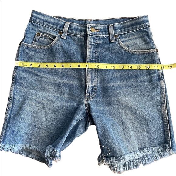 VTG Calvin Klein High Rise Mid Thigh Jean Shorts size 32 fits like 28 - Picture 8 of 9